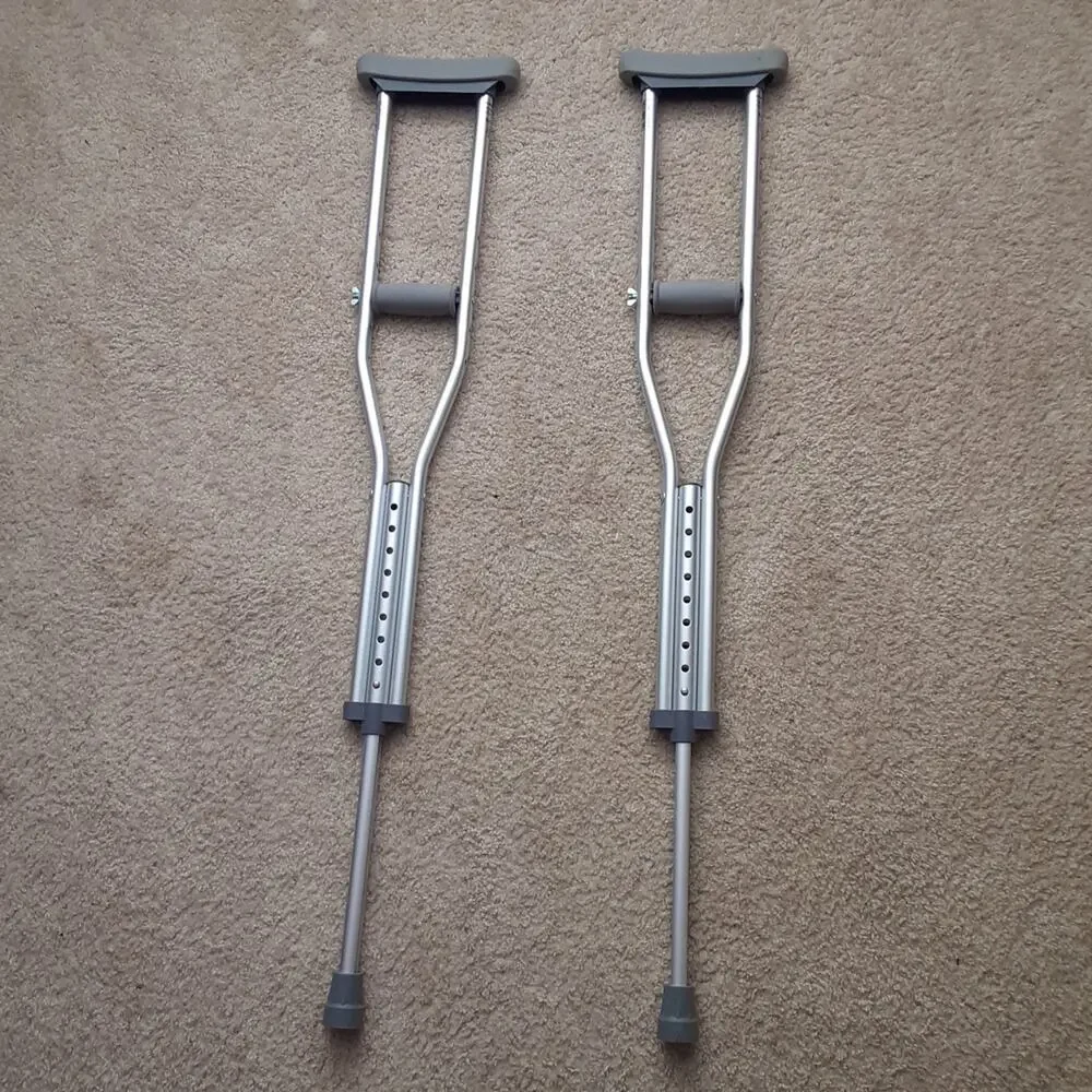 Set of guardian Push-Button Adjustable Aluminum Crutches – Youth 4’ 6” - 5’2